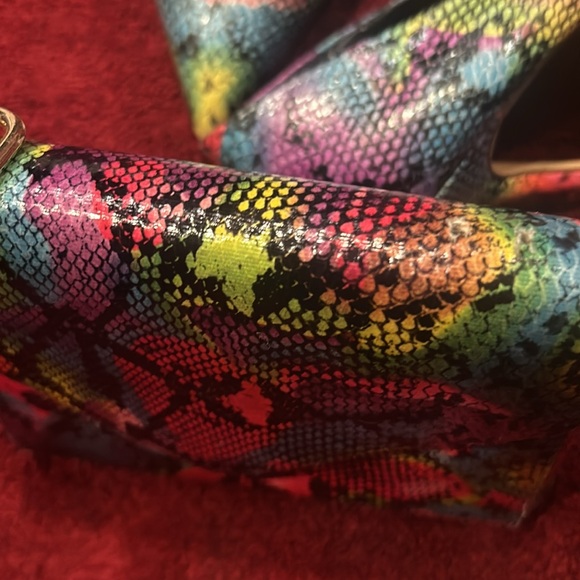 Olivia.    Look Free matching purse - Picture 3 of 7